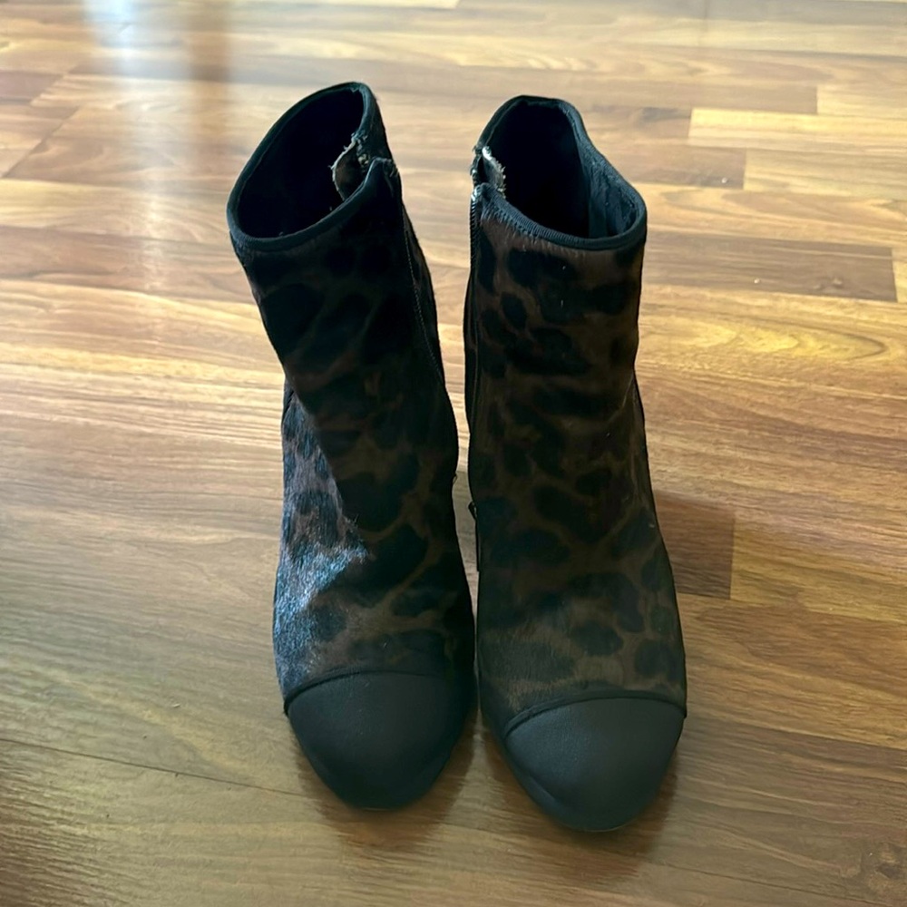 Karl Lagerfeld leopard print 4” booties